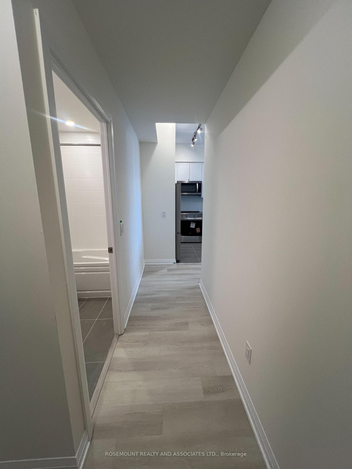 3260 Sheppard Avenue Unit 1004 - Condo photo 2 of 15 in Scarborough Village / Eglinton East, Ontario