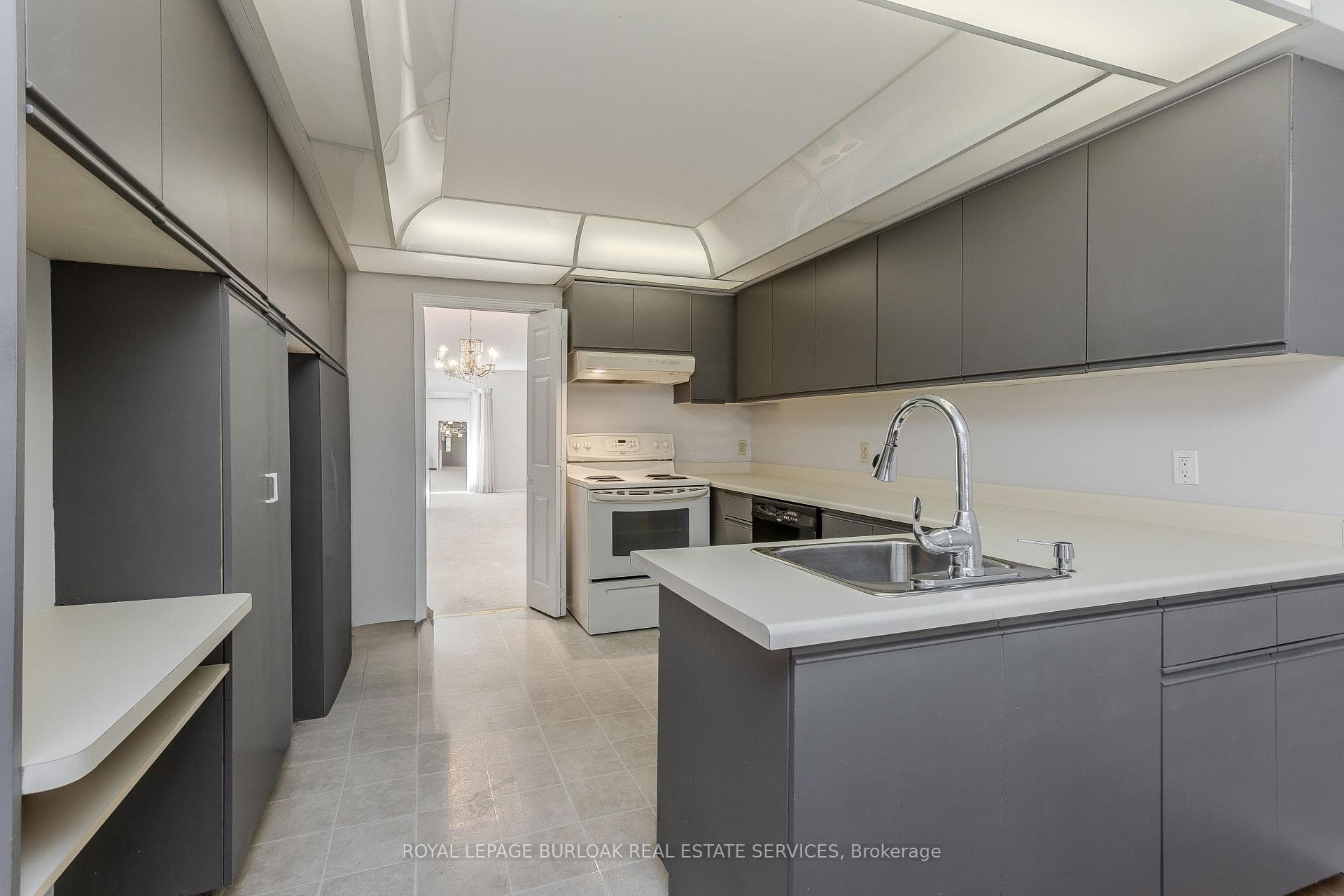 2155 Duncaster Drive Unit 10 - Condo photo 4 of 34 in Burlington, Ontario