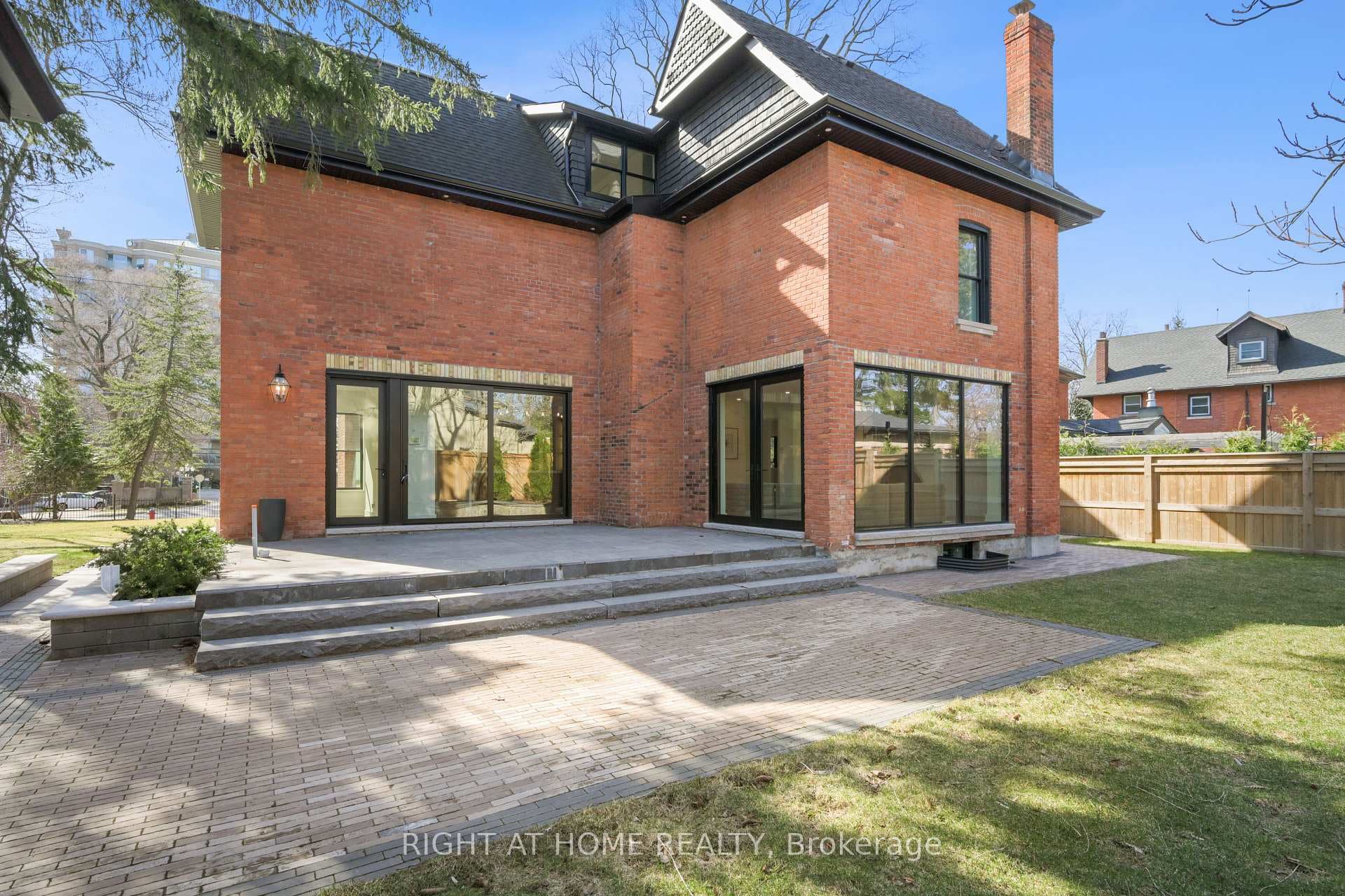 2187 Lakeshore Road - Detached photo 22 of 28 in Burlington, Ontario