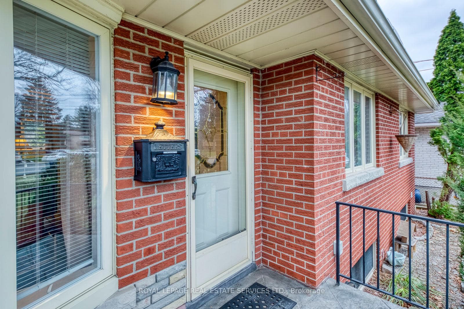 1607 Ewald Road - Detached photo 3 of 37 in Mississauga, Ontario