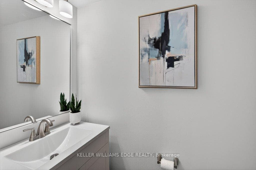 2084 William O'Connell Boulevard - Detached photo 18 of 45 in Burlington, Ontario