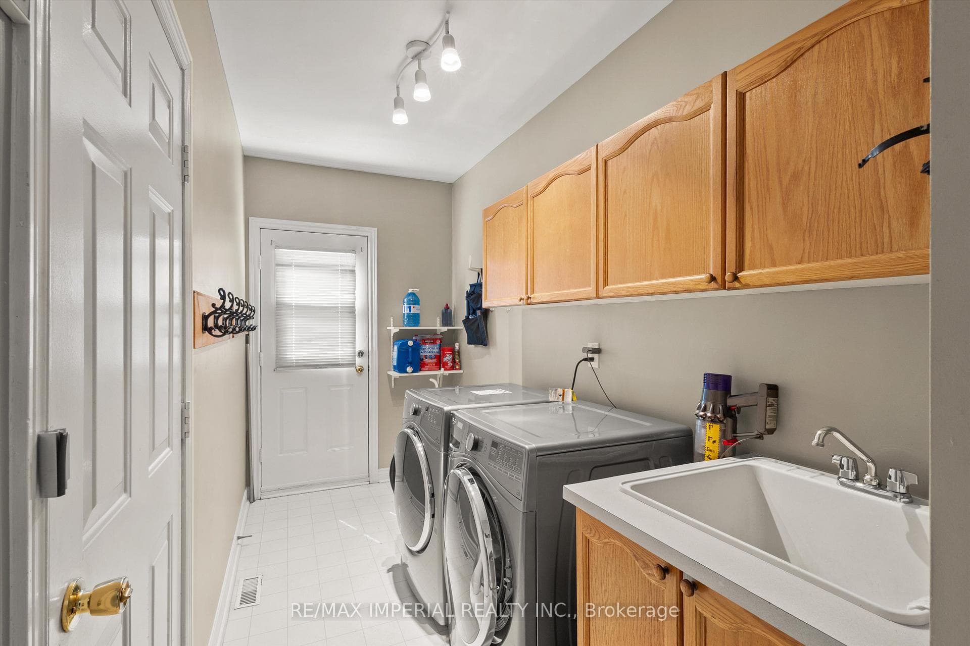 2044 Schoolmaster Circle - Detached photo 37 of 45 in Oakville, Ontario