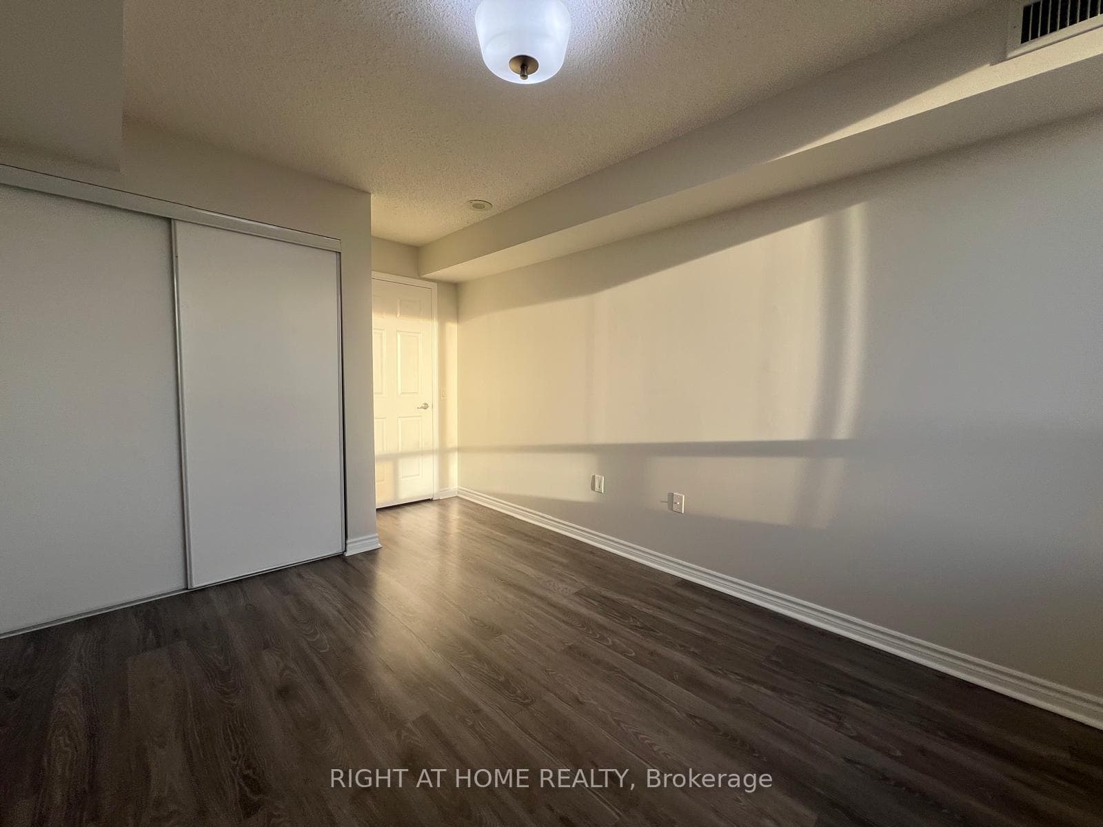 55 Strathaven Drive Unit 1808 - Condo photo 14 of 34 in Mississauga, Ontario