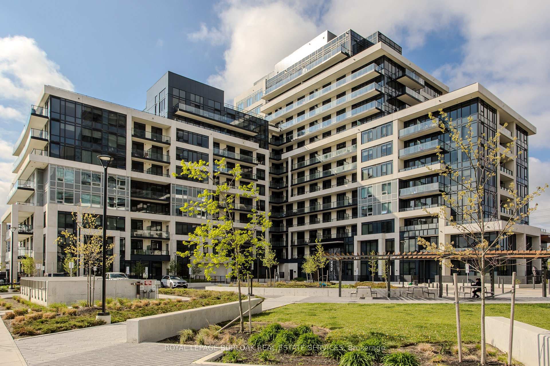 3200 William Coltson Avenue Unit 406 - Condo photo 1 of 27 in Oakville, Ontario
