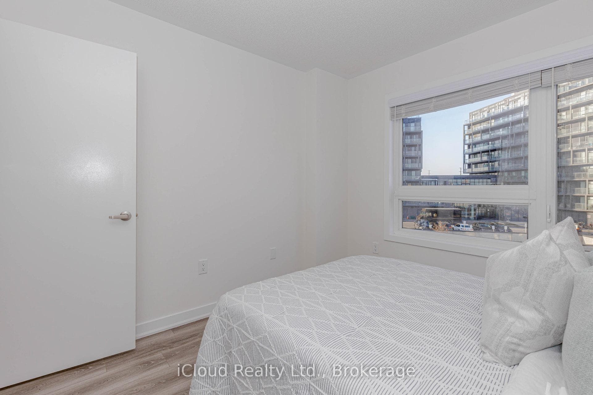 3189 BASTEDO Common Unit 69 - Townhouse photo 37 of 50 in Burlington, Ontario