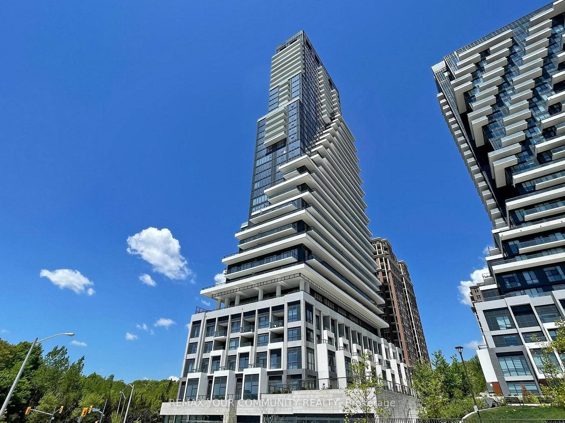 10 Inn On The Park Drive Unit 110 - Condo photo 2 of 38 in Don Mills / Parkwoods / Victoria Village, Ontario