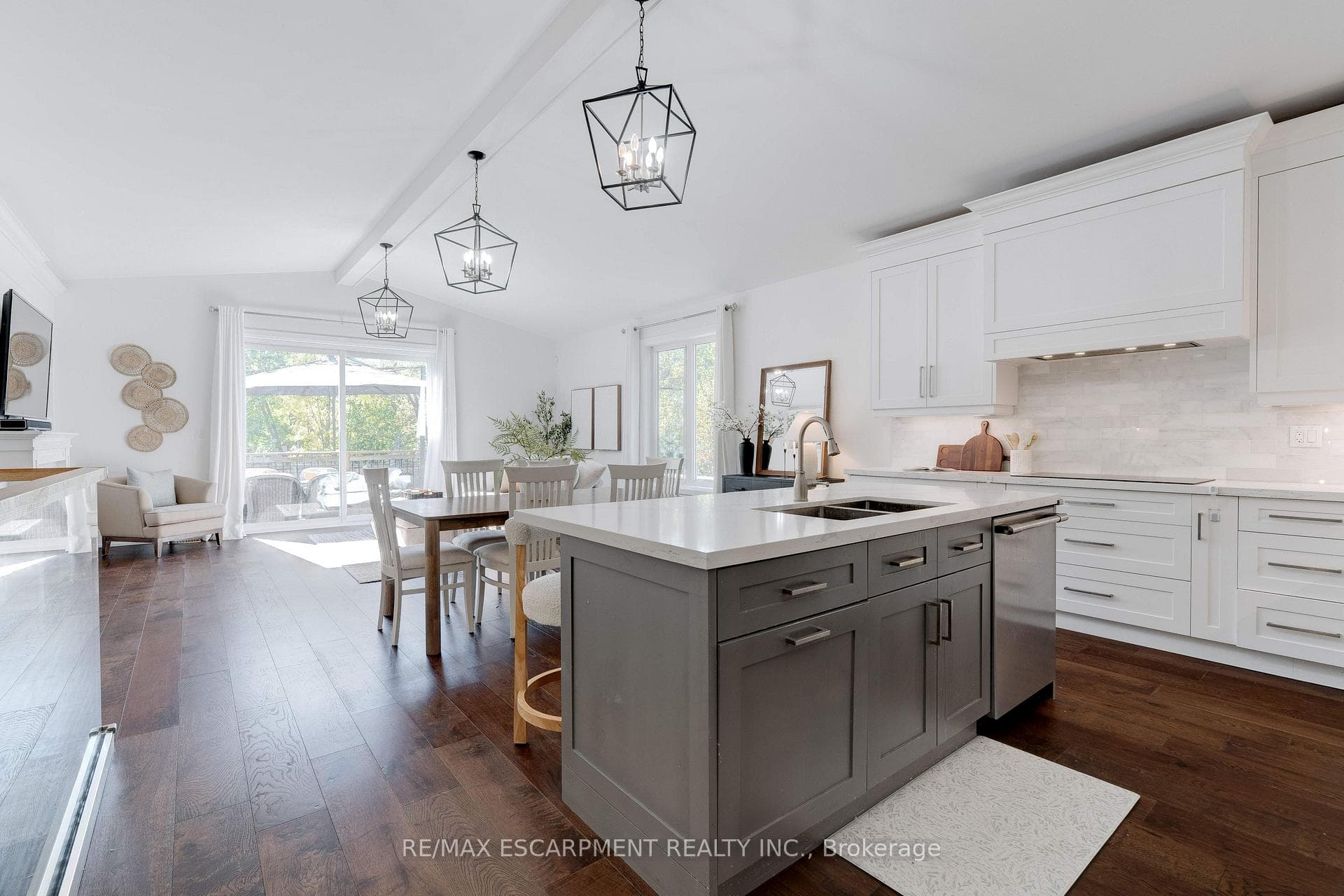 296 Kent Crescent - Multi-Family photo 11 of 50 in Burlington, Ontario