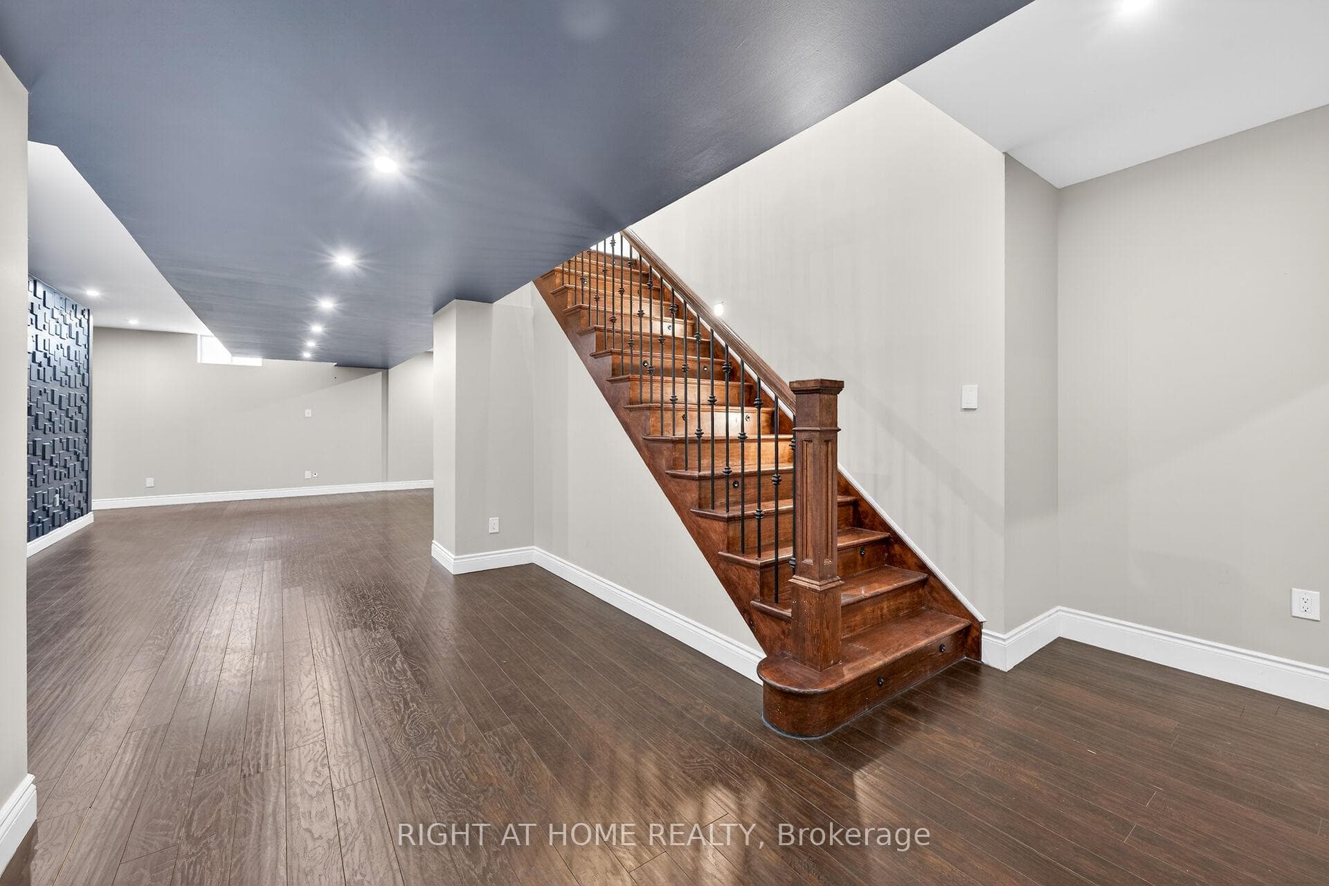 775 King Road - Detached photo 34 of 50 in Burlington, Ontario