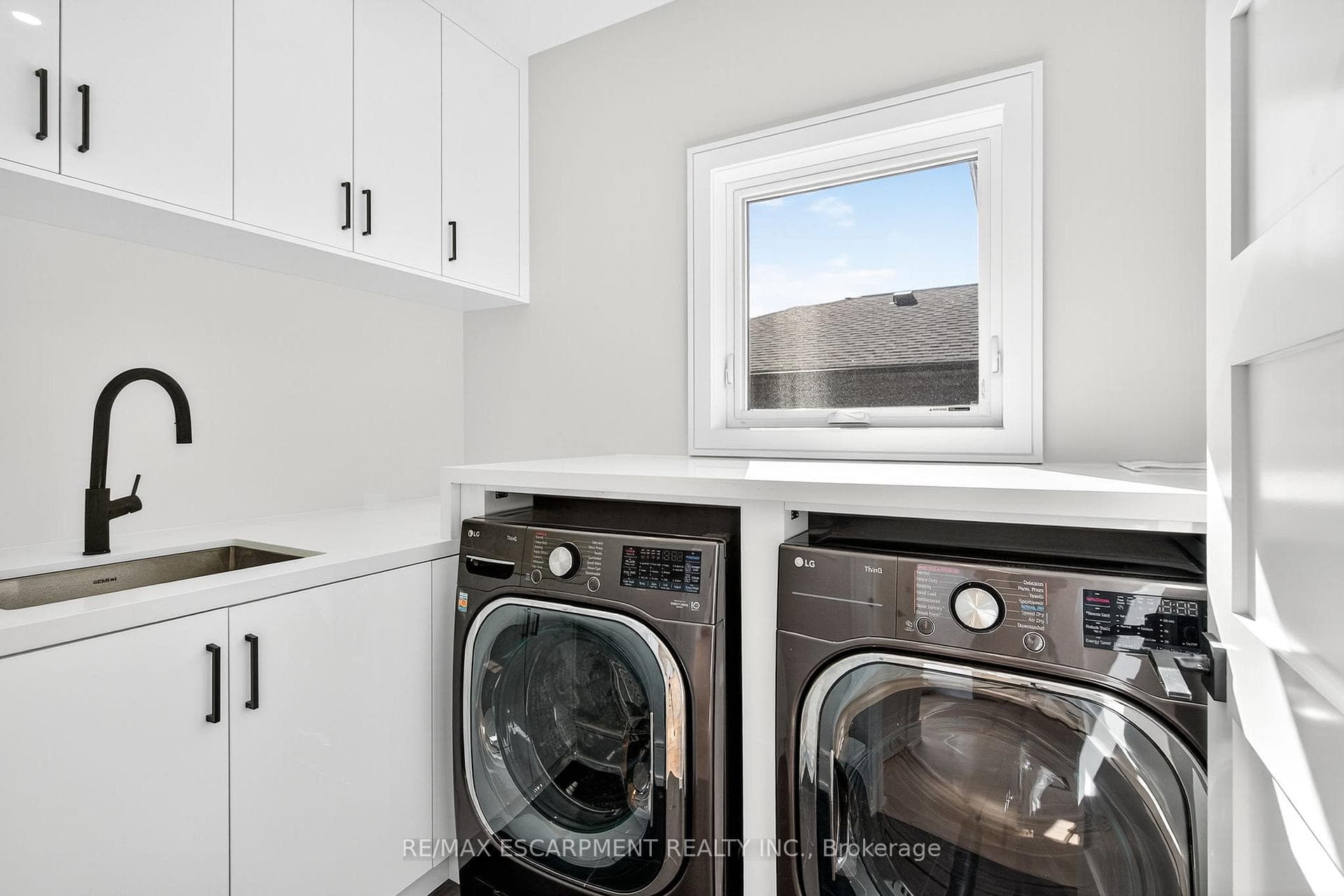 221 Morden Road - Detached photo 24 of 50 in Oakville, Ontario