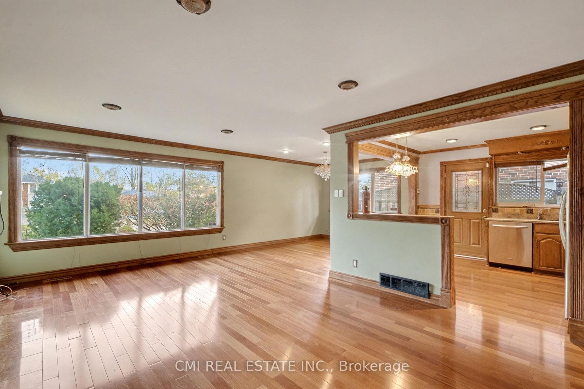 460 Martin Grove Road - Detached photo 7 of 38 in Etobicoke (Islington / Rexdale), Ontario