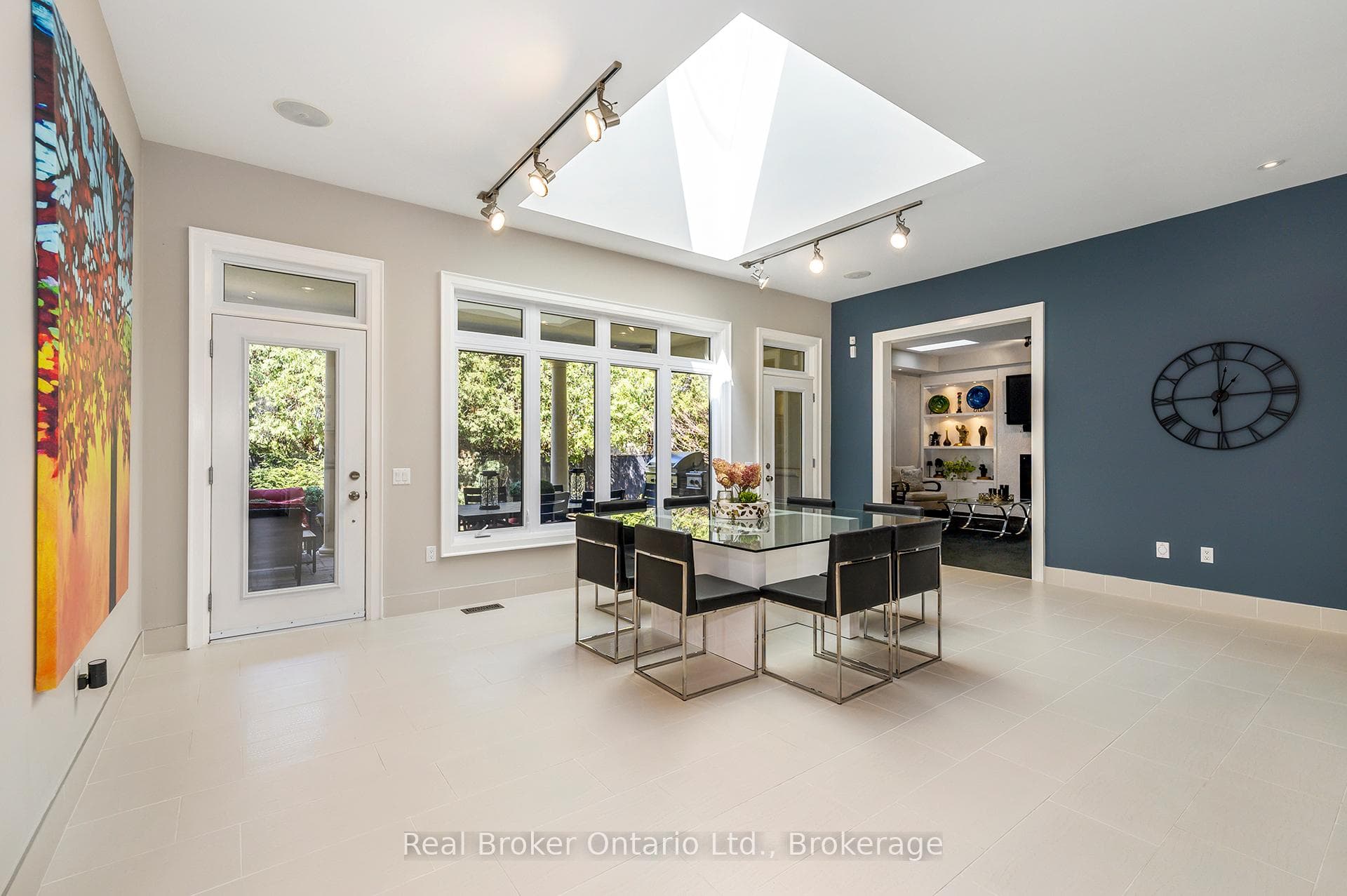 4507 Lakeshore Road - Detached photo 10 of 50 in Burlington, Ontario