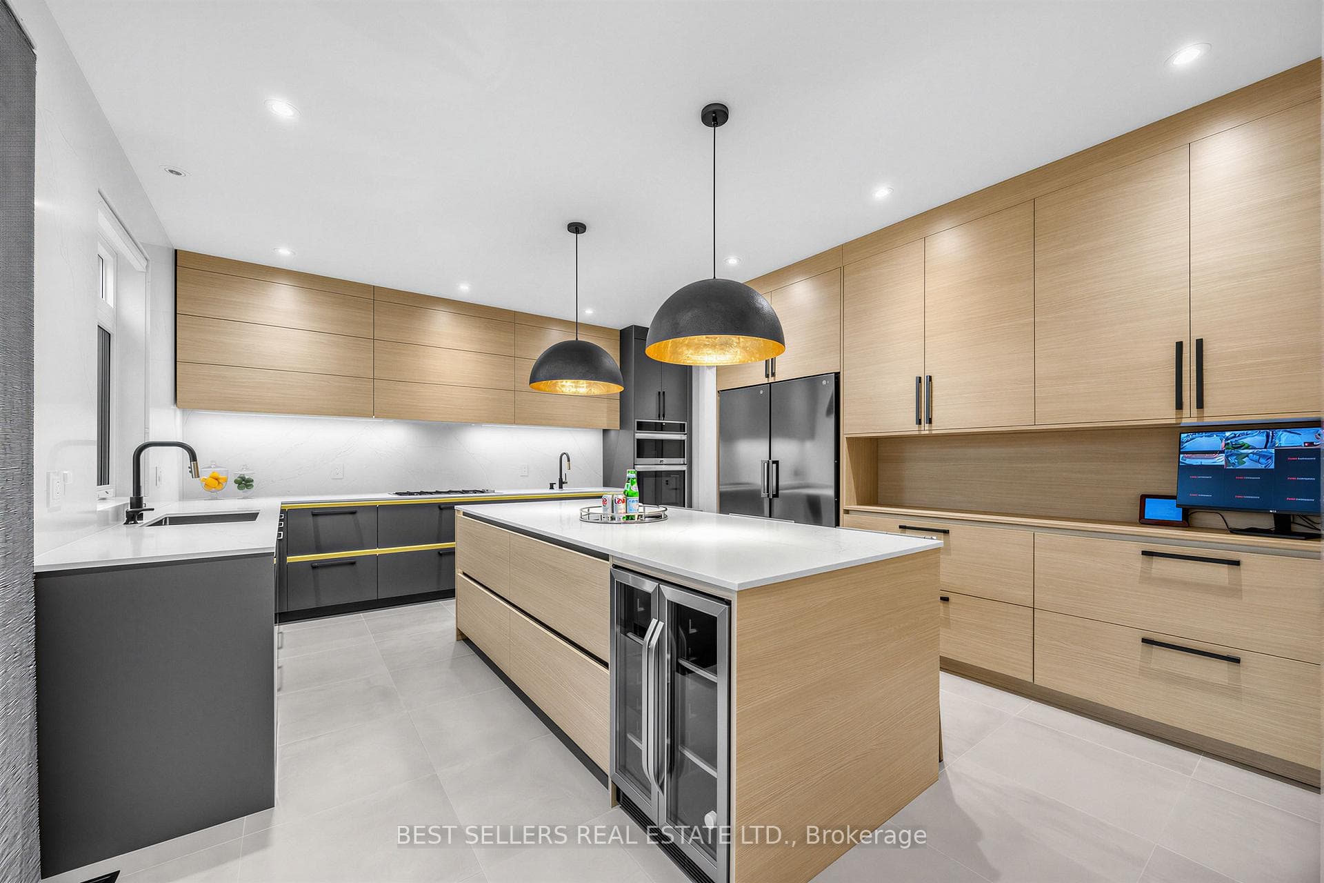395 Klein Circle - Detached photo 10 of 38 in Hamilton, Ontario
