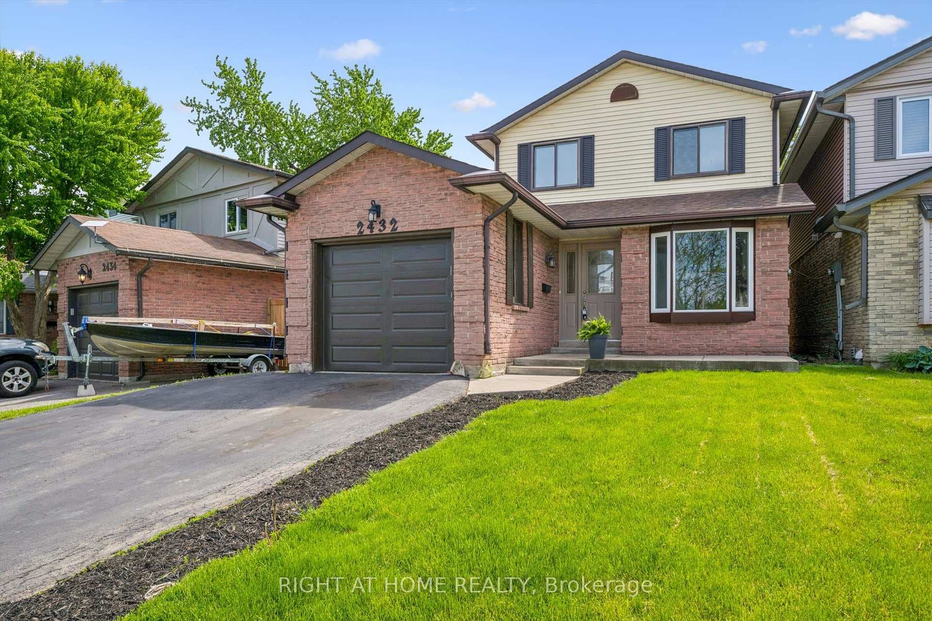 2432 Malcolm Crescent - Detached photo 2 of 35 in Burlington, Ontario
