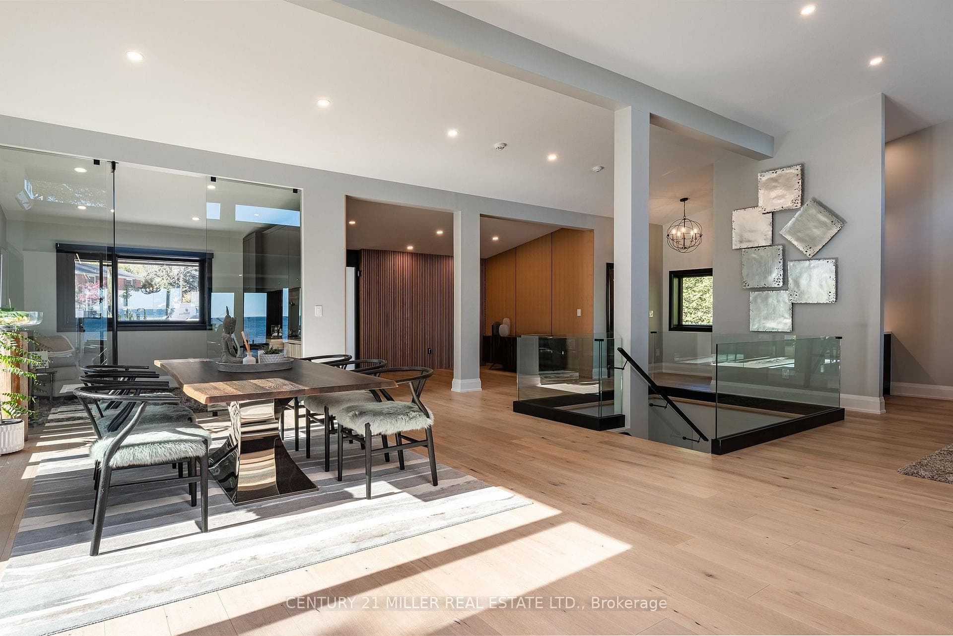 121 Edgecliffe Place - Detached photo 8 of 46 in Burlington, Ontario