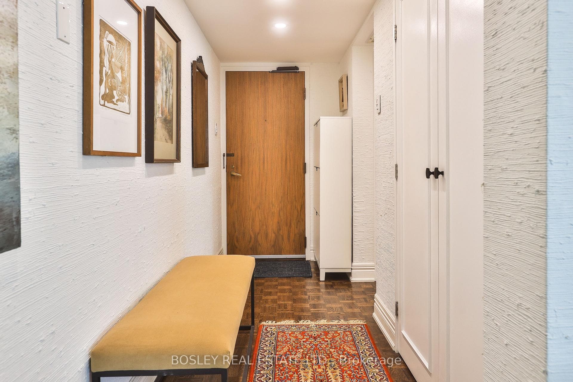 63 St Clair Avenue Unit 306 - Condo photo 3 of 34 in Annex / Yorkville / Summerhill, Ontario
