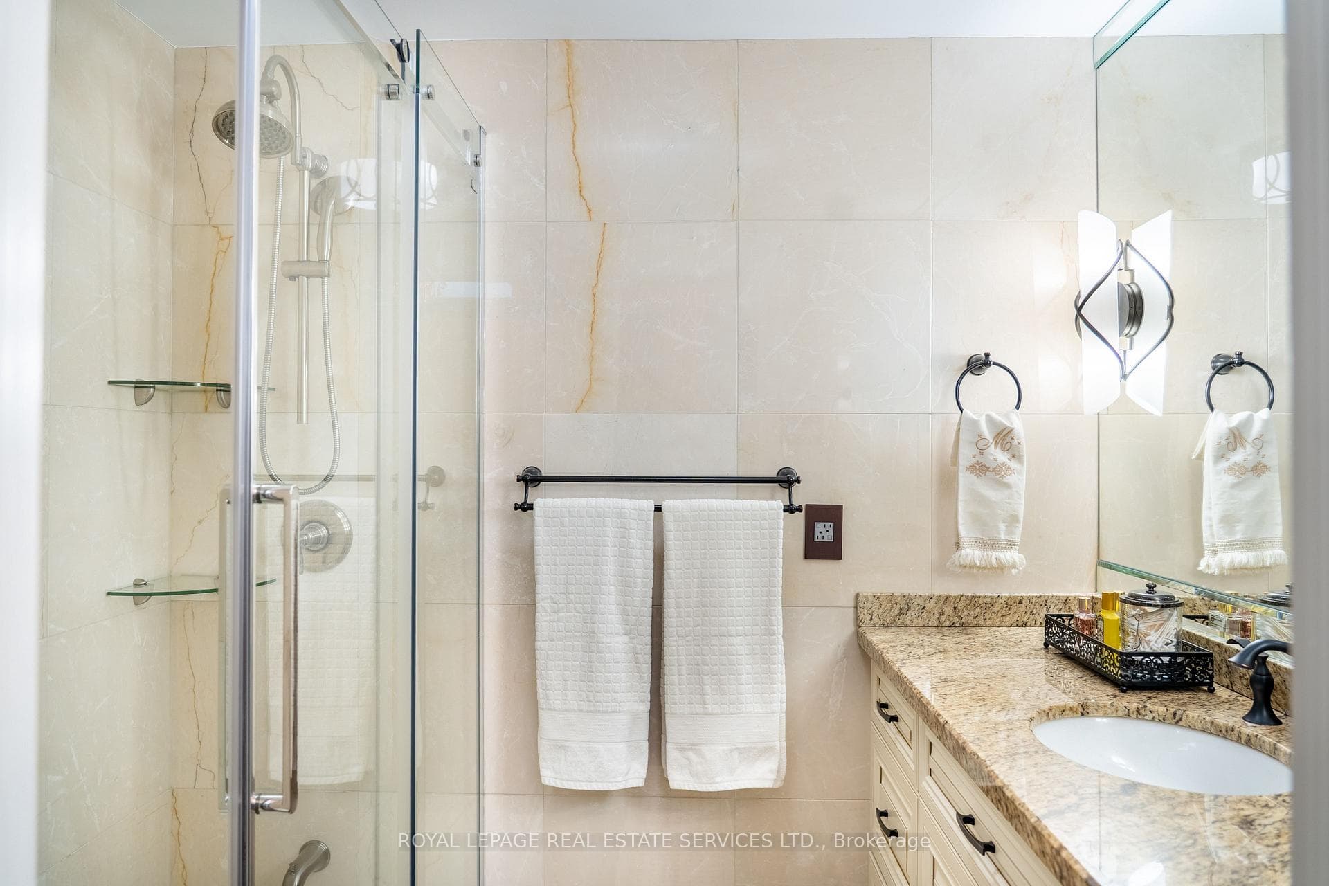 781 Fletcher Valley Crescent - Detached photo 14 of 25 in Mississauga, Ontario