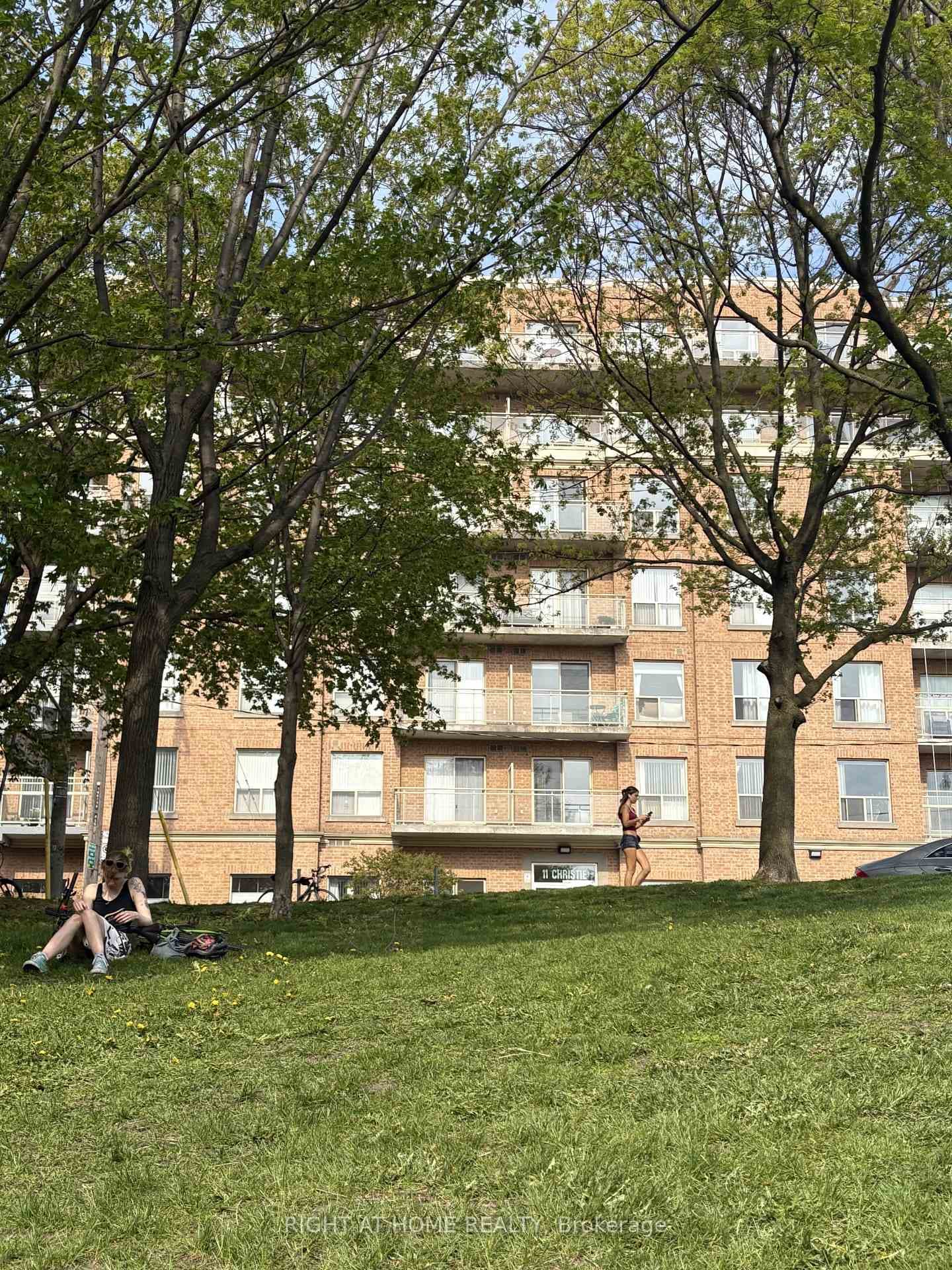 11 Christie Street Unit 406 - Condo photo 32 of 32 in Annex / Yorkville / Summerhill, Ontario