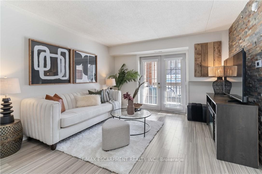 4015 Kilmer Drive Unit 110 - Condo photo 3 of 34 in Burlington, Ontario