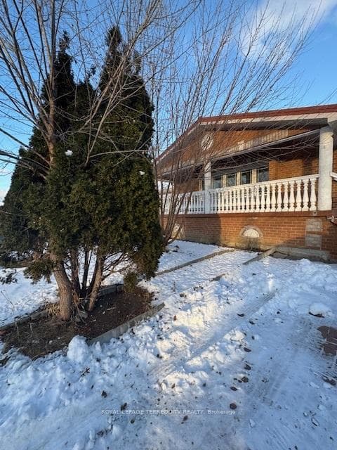 46 Orpington Crescent - Detached photo 3 of 16 in Etobicoke (West Mall / Rexdale), Ontario