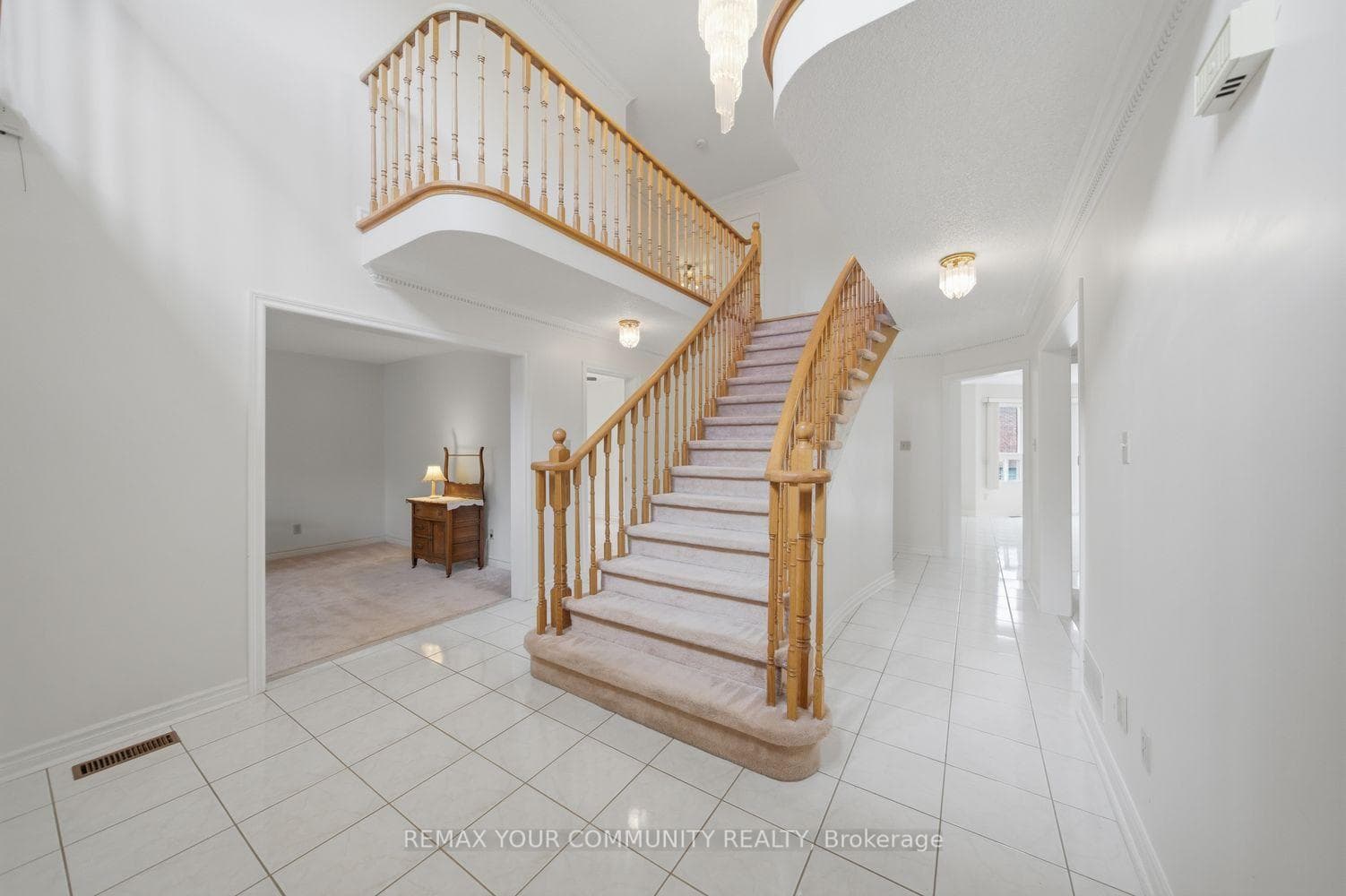 1198 Derrald Drive - Detached photo 7 of 50 in Oakville, Ontario