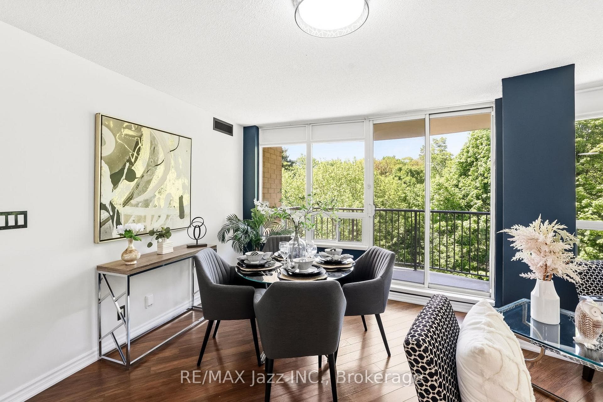 16 Dallimore Circle Unit 307 - Condo photo 19 of 50 in Don Mills / Parkwoods / Victoria Village, Ontario