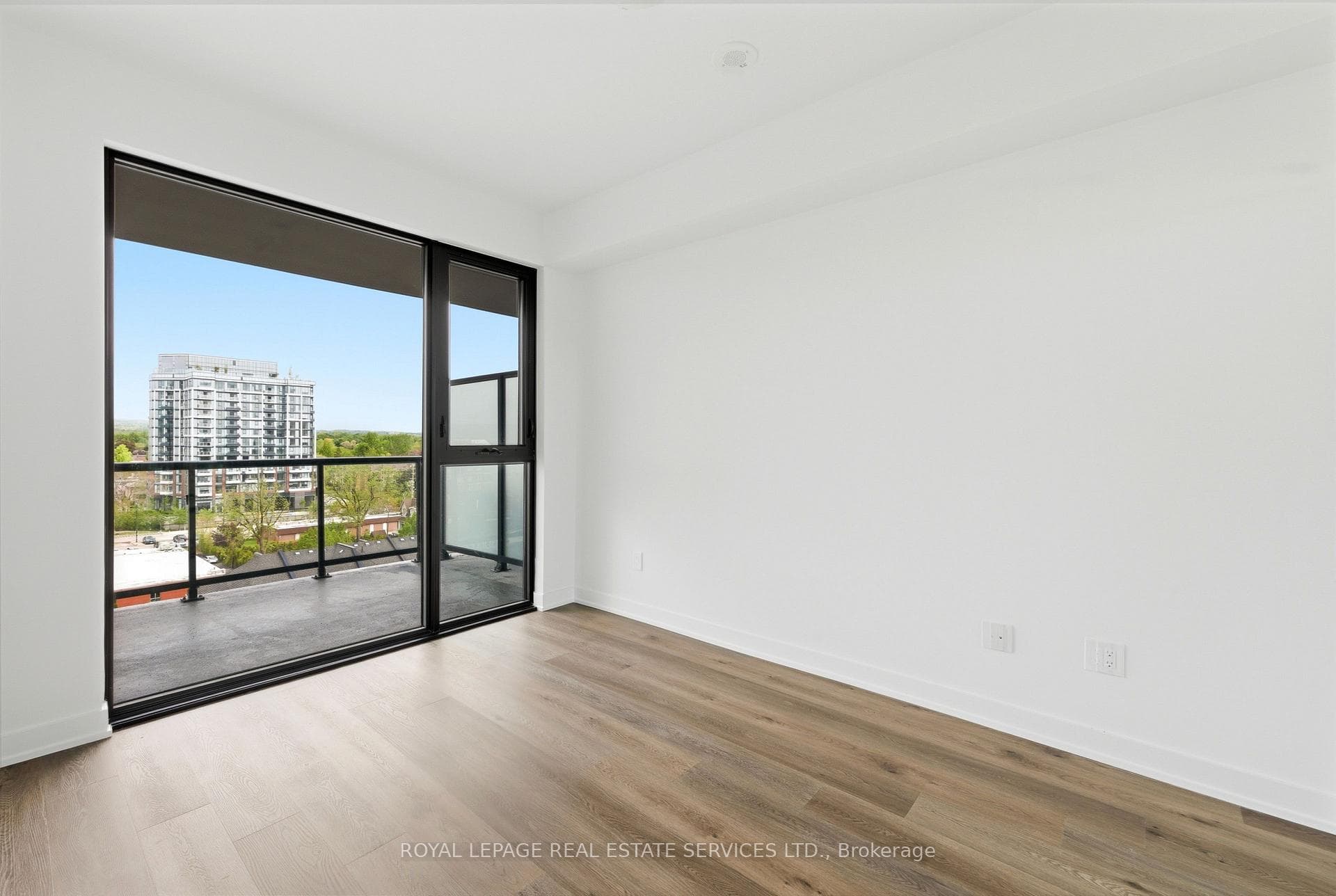 2075 Lakeshore Road Unit 711 - Condo photo 11 of 36 in Burlington, Ontario