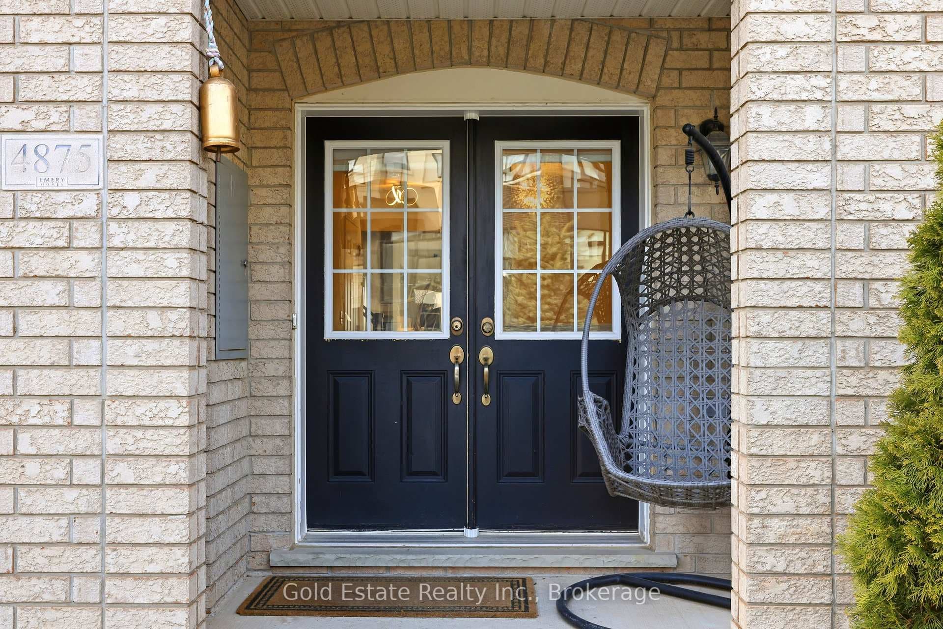 4875 Valera Road - Townhouse photo 5 of 23 in Burlington, Ontario
