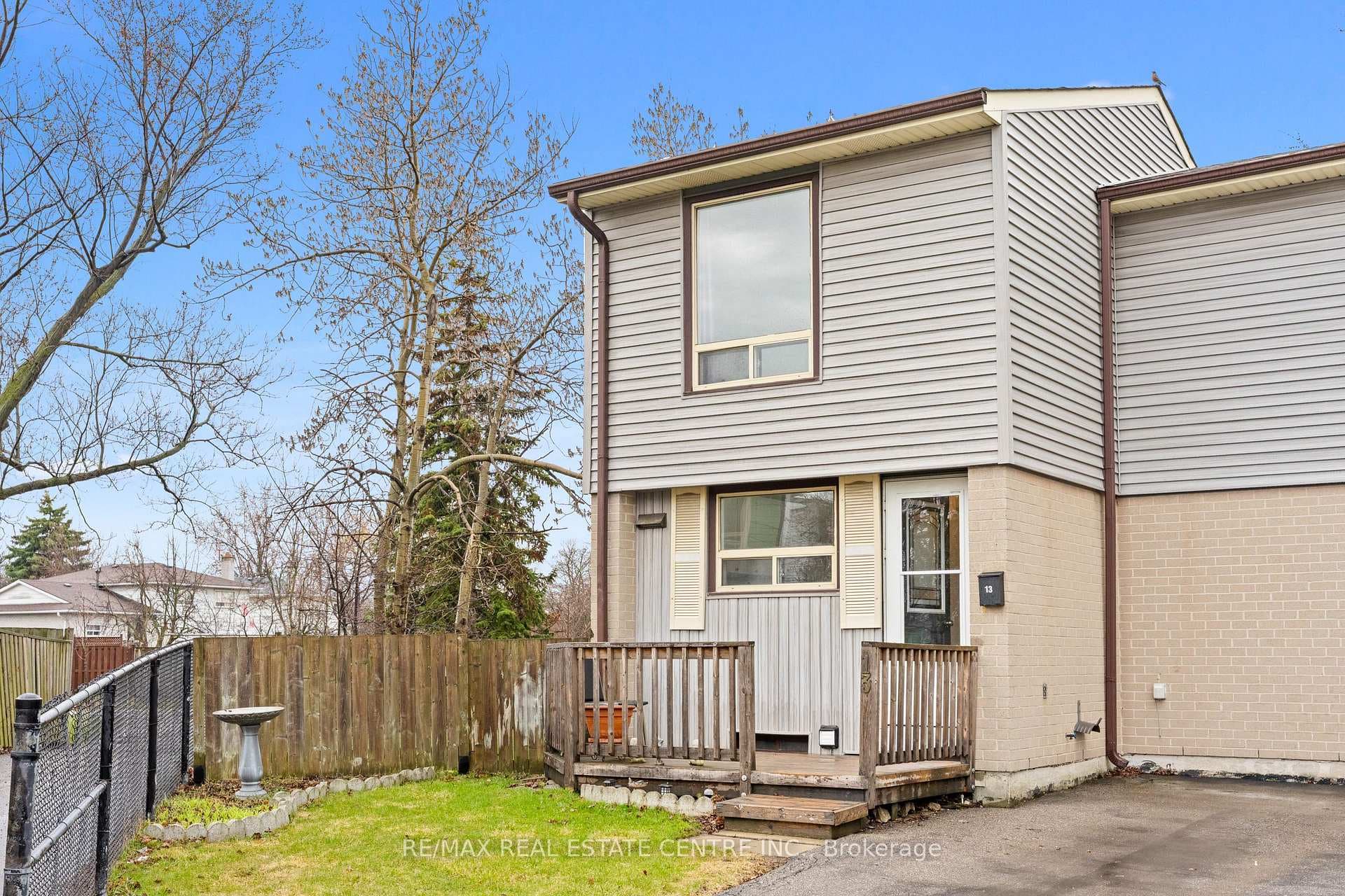 13 Gold Pine Court - Townhouse photo 2 of 38 in Brampton, Ontario