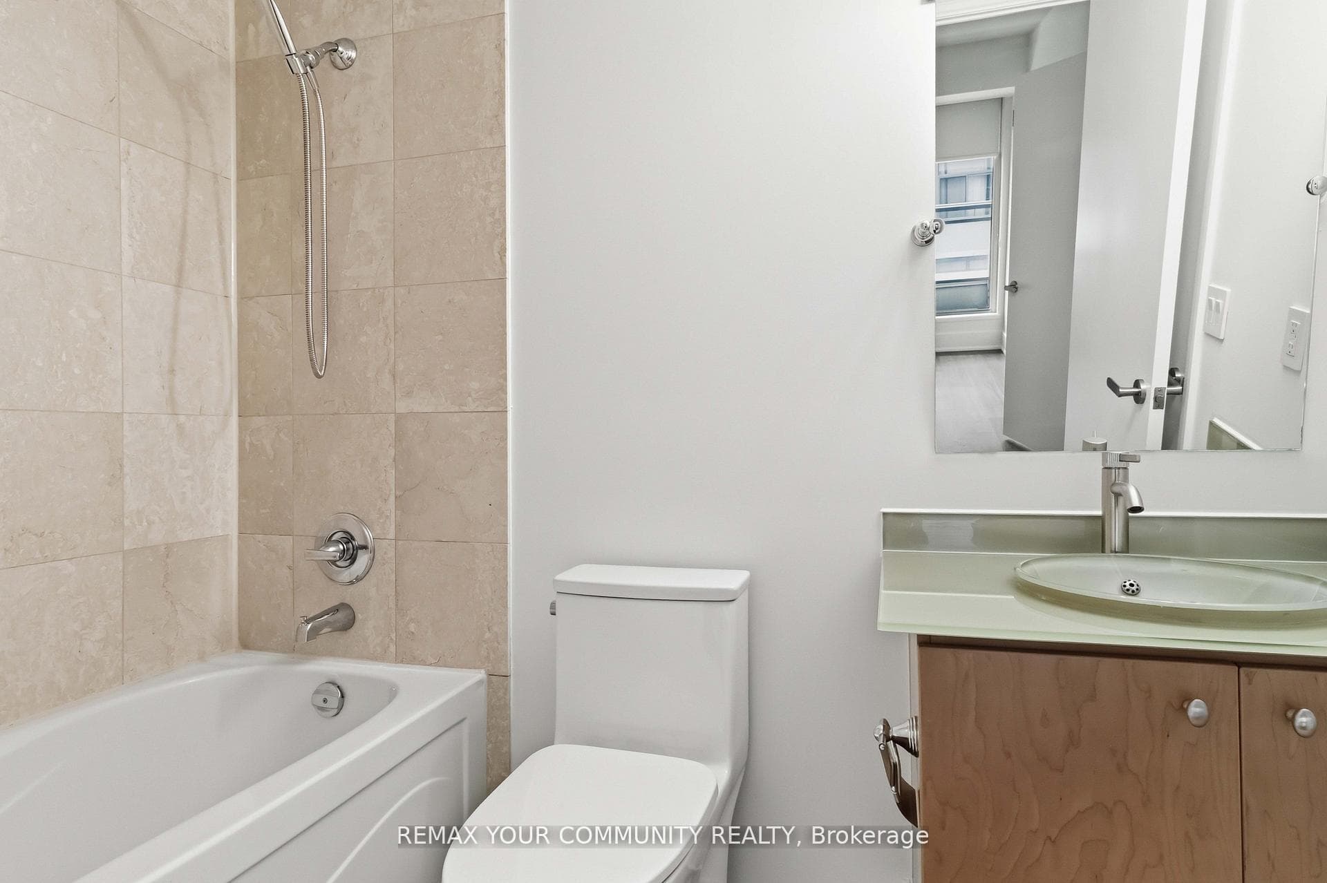 8 Scollard Street Unit 606 - Condo photo 28 of 37 in Annex / Yorkville / Summerhill, Ontario