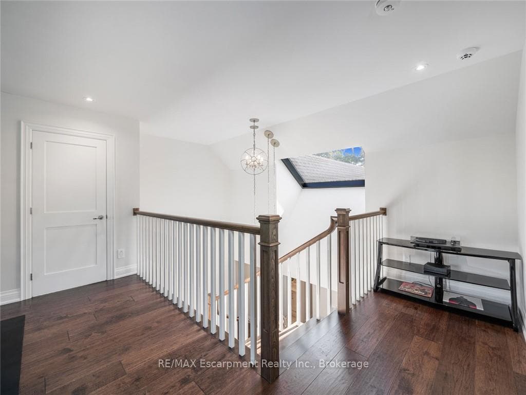 3087 Lakeshore Road - Detached photo 31 of 50 in Burlington, Ontario