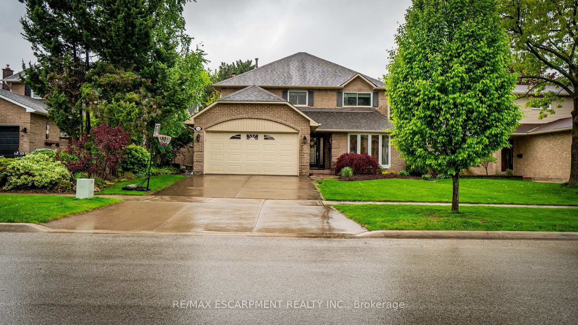 2393 Arnold Crescent - Detached photo 2 of 50 in Burlington, Ontario