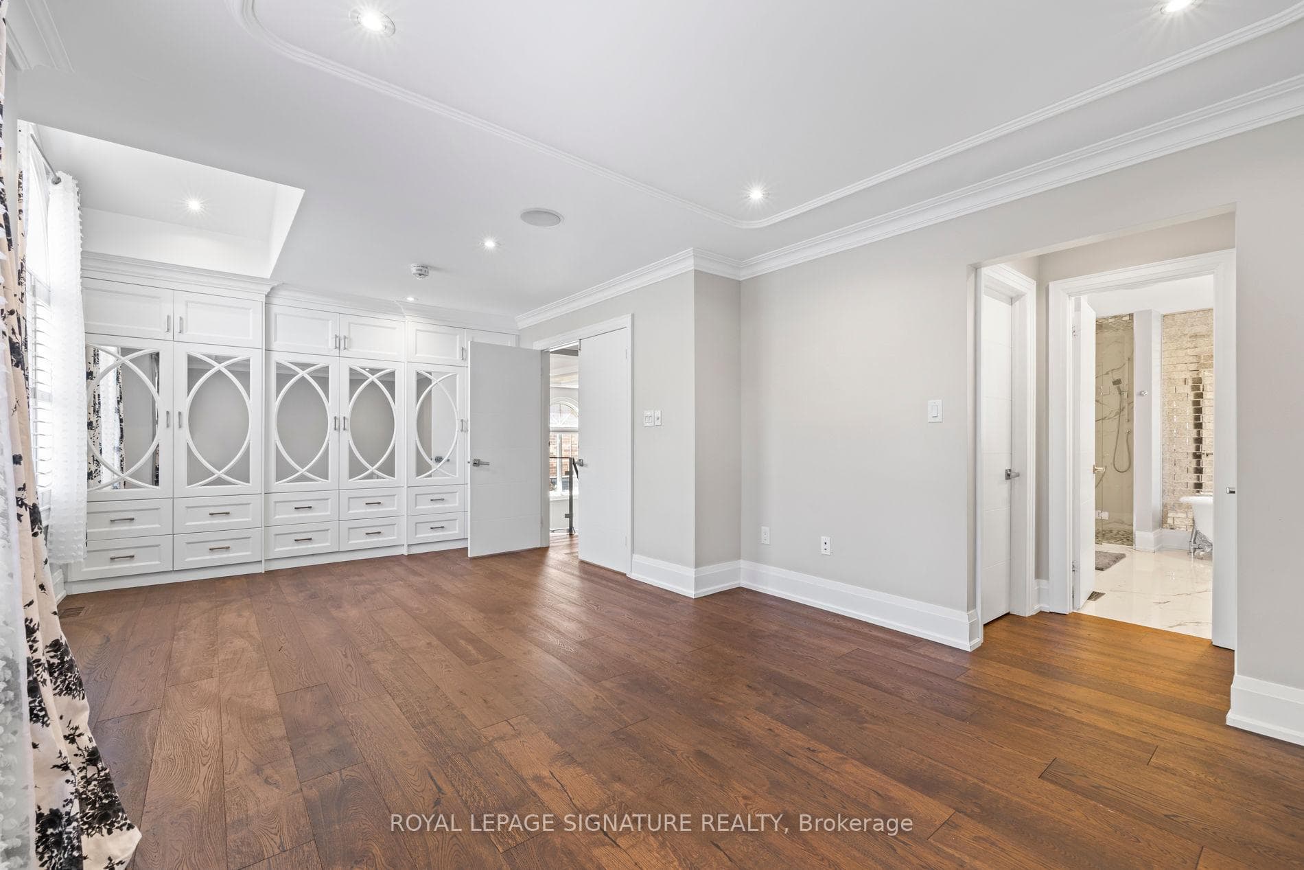 2480 Upper Valley Crescent - Detached photo 19 of 50 in Oakville, Ontario