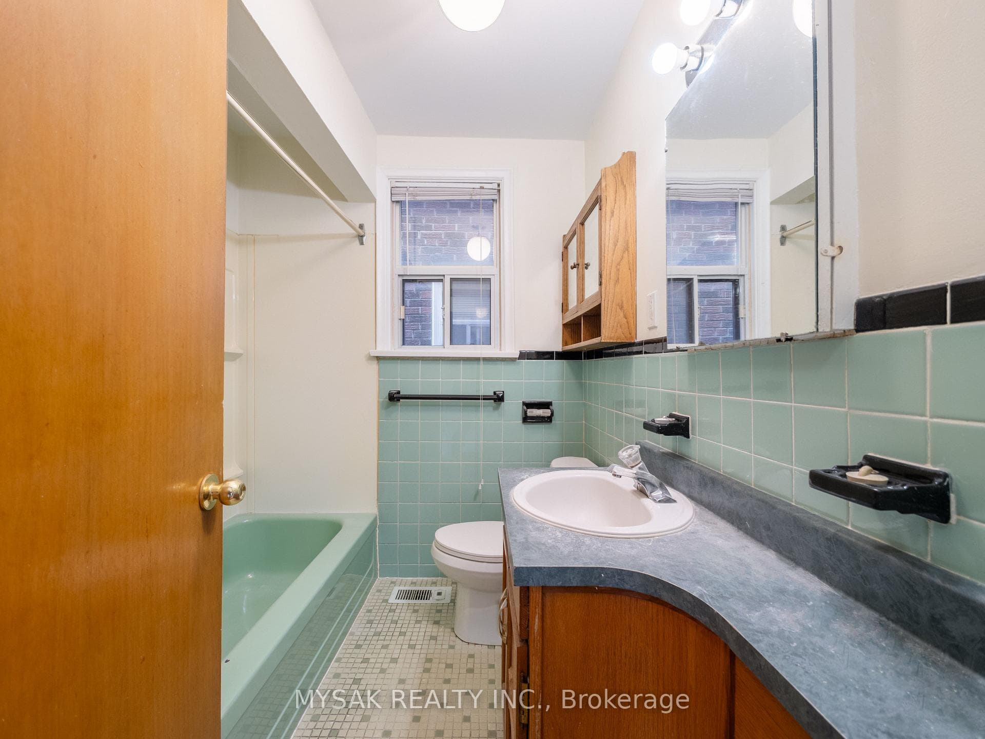 150 Park Street - Multi-Family photo 14 of 28 in Birch Cliff / Cliffside, Ontario