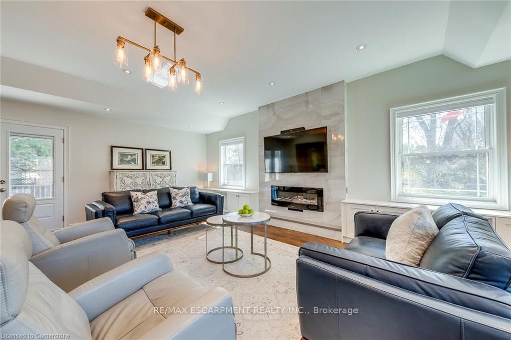 4306 Lakeshore Road - Detached photo 14 of 47 in Burlington, Ontario