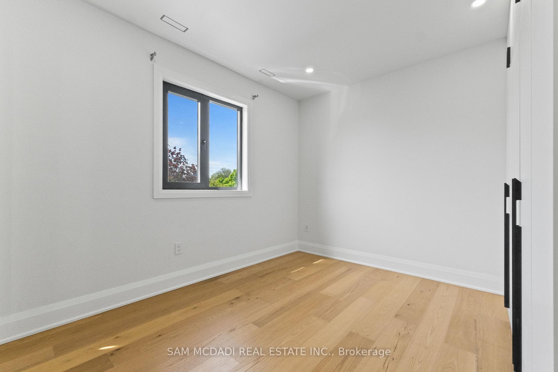 9 Earl Street - Detached photo 24 of 47 in Mississauga, Ontario