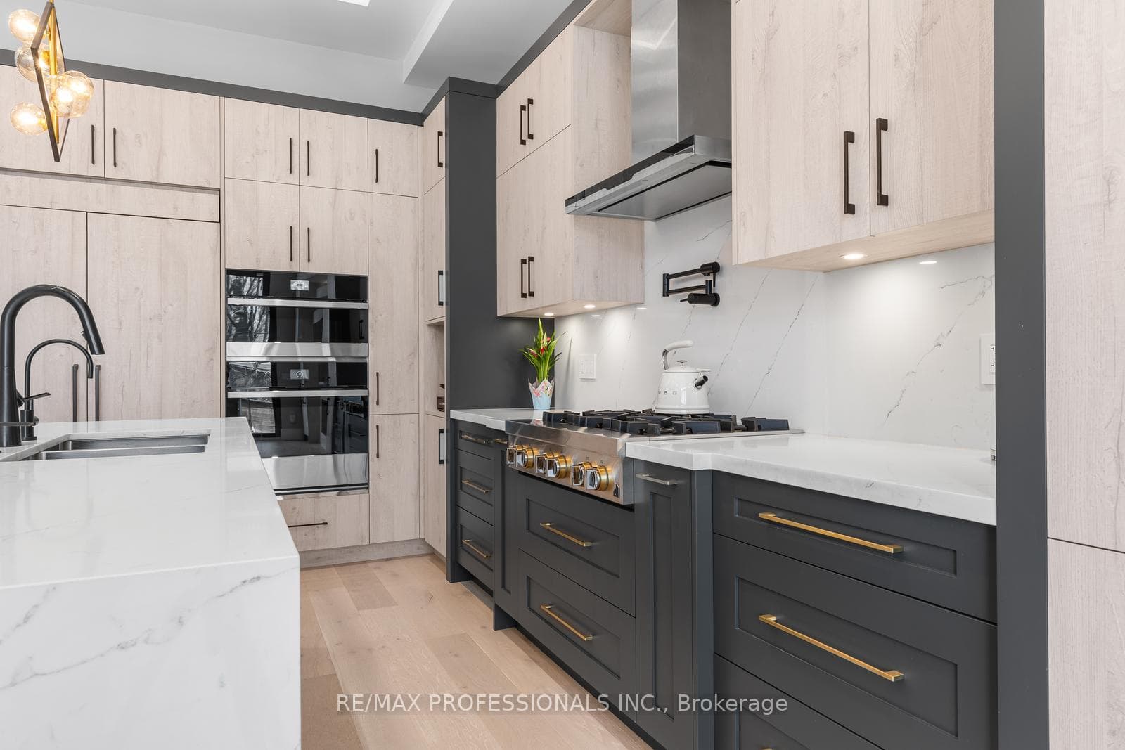 216 Aldercrest Road - Detached photo 9 of 49 in Liberty Village / Parkdale / South Parkdale, Ontario