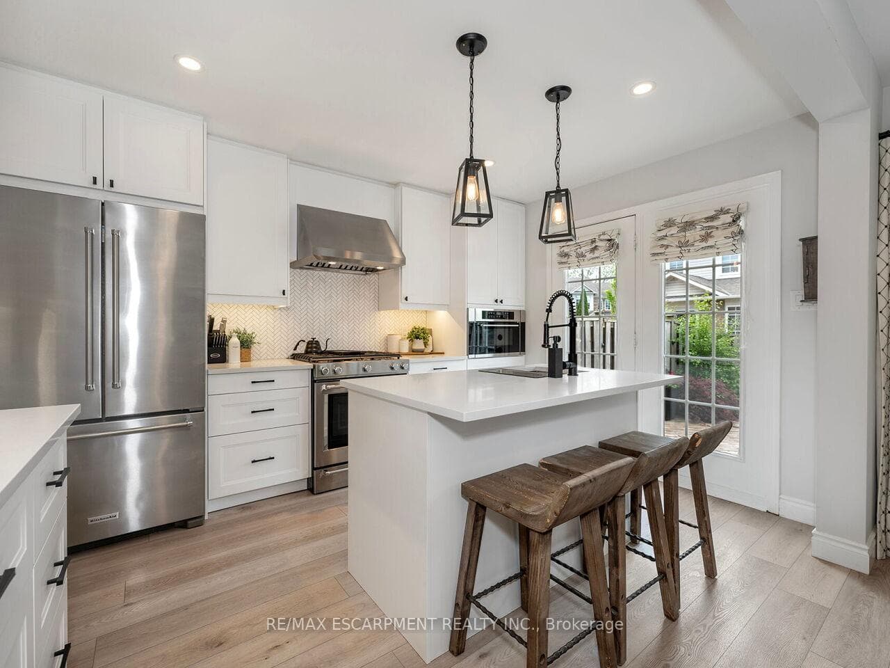 2448 Wooden Hill Circle - Townhouse photo 11 of 50 in Oakville, Ontario