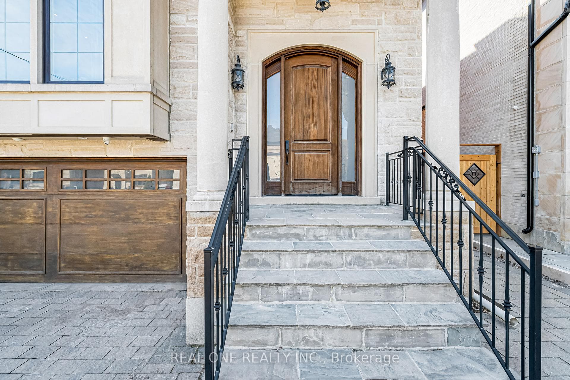 241 Florence Avenue - Detached photo 4 of 50 in Thornhill / Willowdale, Ontario