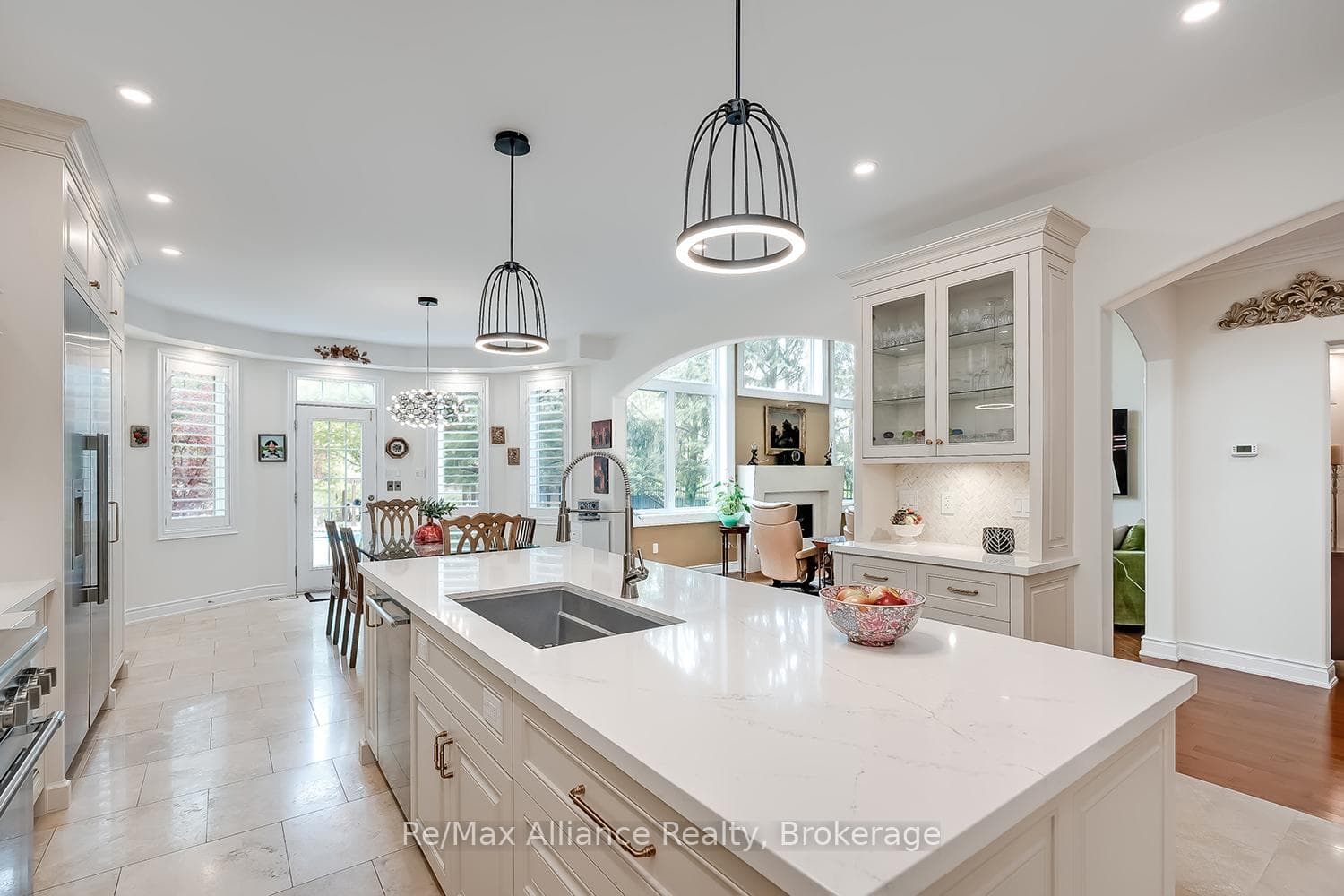 203 Burloak Drive - Detached photo 9 of 50 in Oakville, Ontario