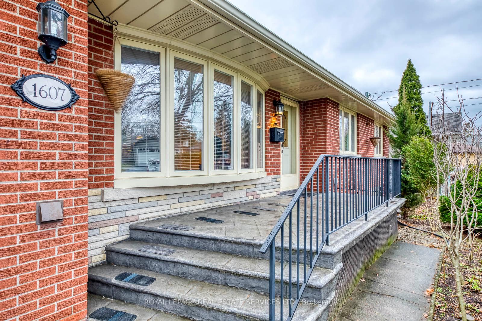 1607 Ewald Road - Detached photo 2 of 37 in Mississauga, Ontario