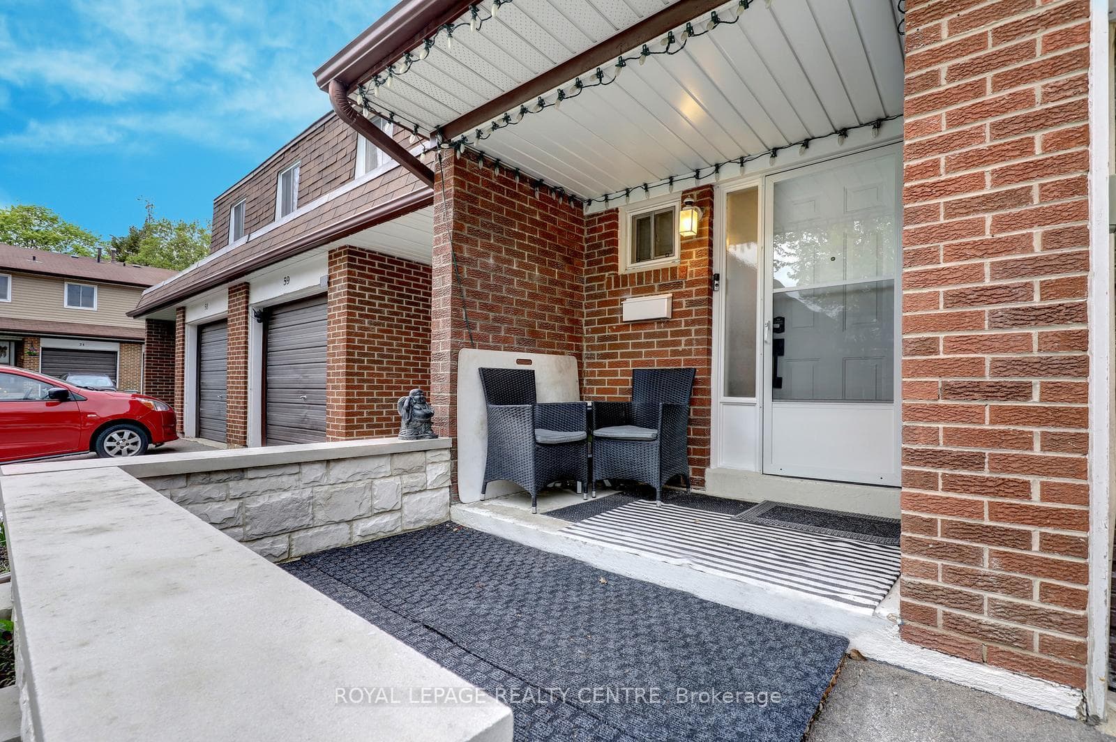 3025 Cedarglen Gate Unit 60 - Condo photo 4 of 38 in Mississauga, Ontario
