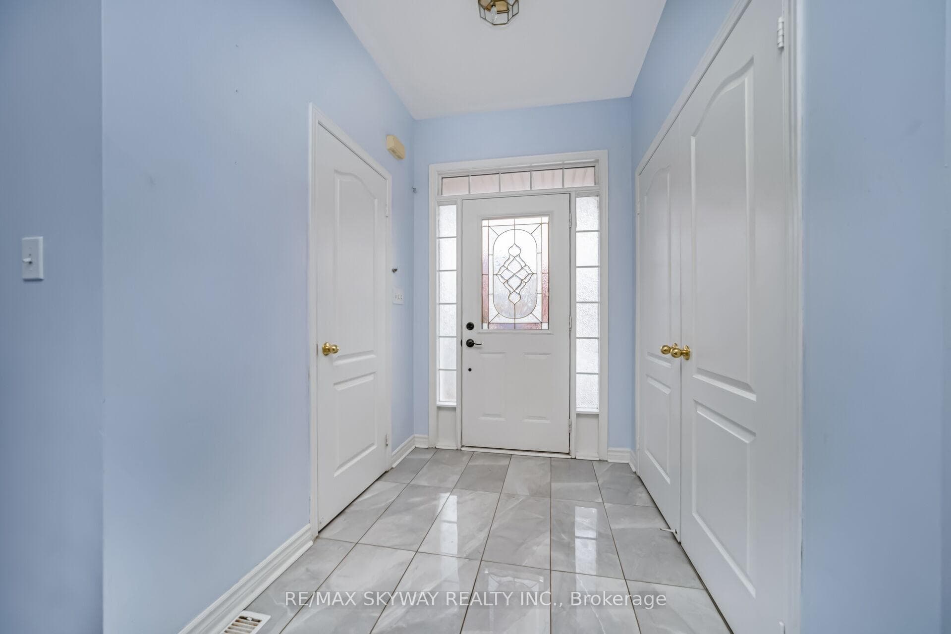 54 Sled Dog Road - Detached photo 5 of 50 in Brampton, Ontario