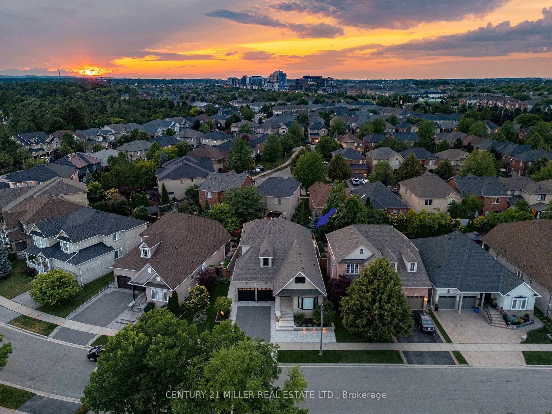 2201 Rochester Circle - Detached photo 4 of 47 in Oakville, Ontario