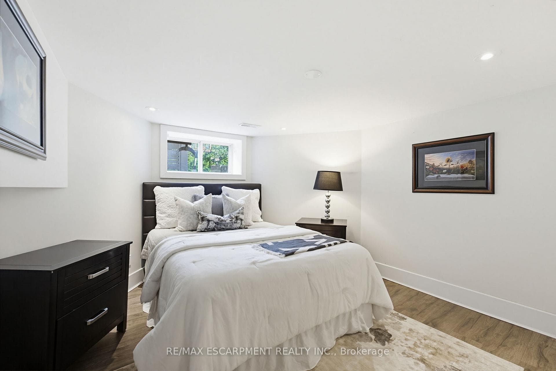 3083 LAKESHORE Road - Detached photo 32 of 50 in Burlington, Ontario
