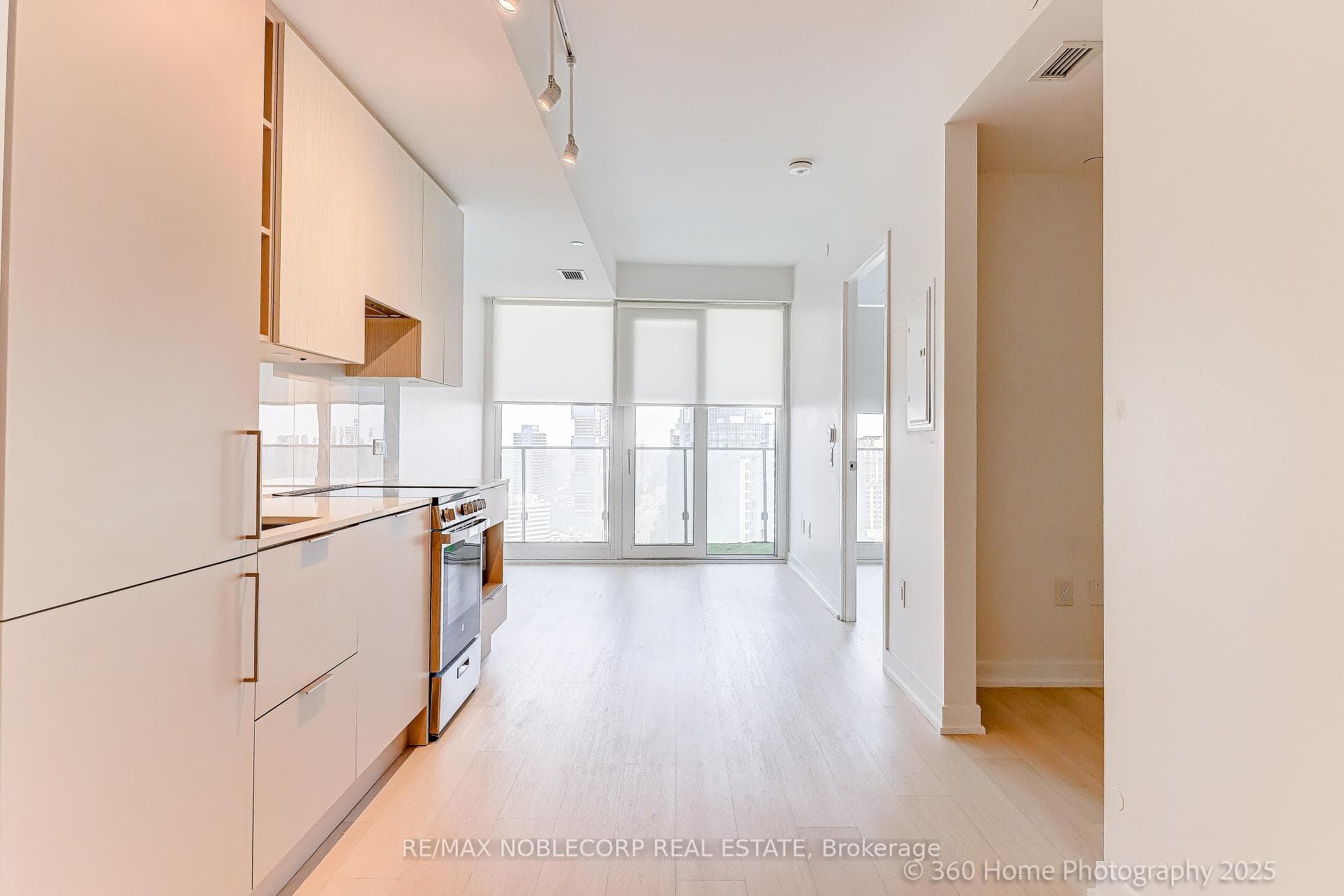 3900 Confederation Parkway Unit 2912 - home for sale in Mississauga, Ontario