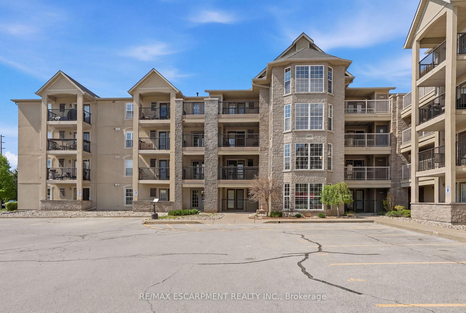 1451 WALKERS Line Unit 216 - Condo photo 1 of 26 in Burlington, Ontario