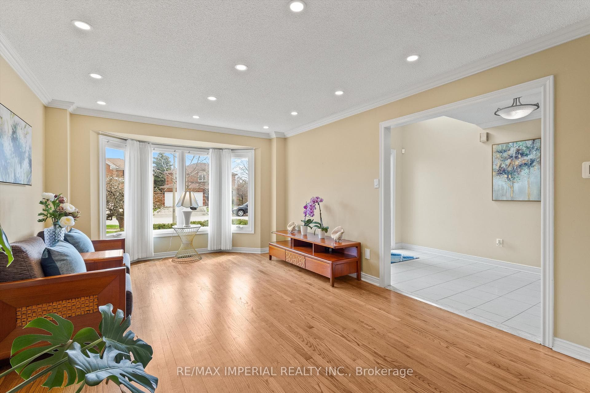 2044 Schoolmaster Circle - Detached photo 4 of 45 in Oakville, Ontario