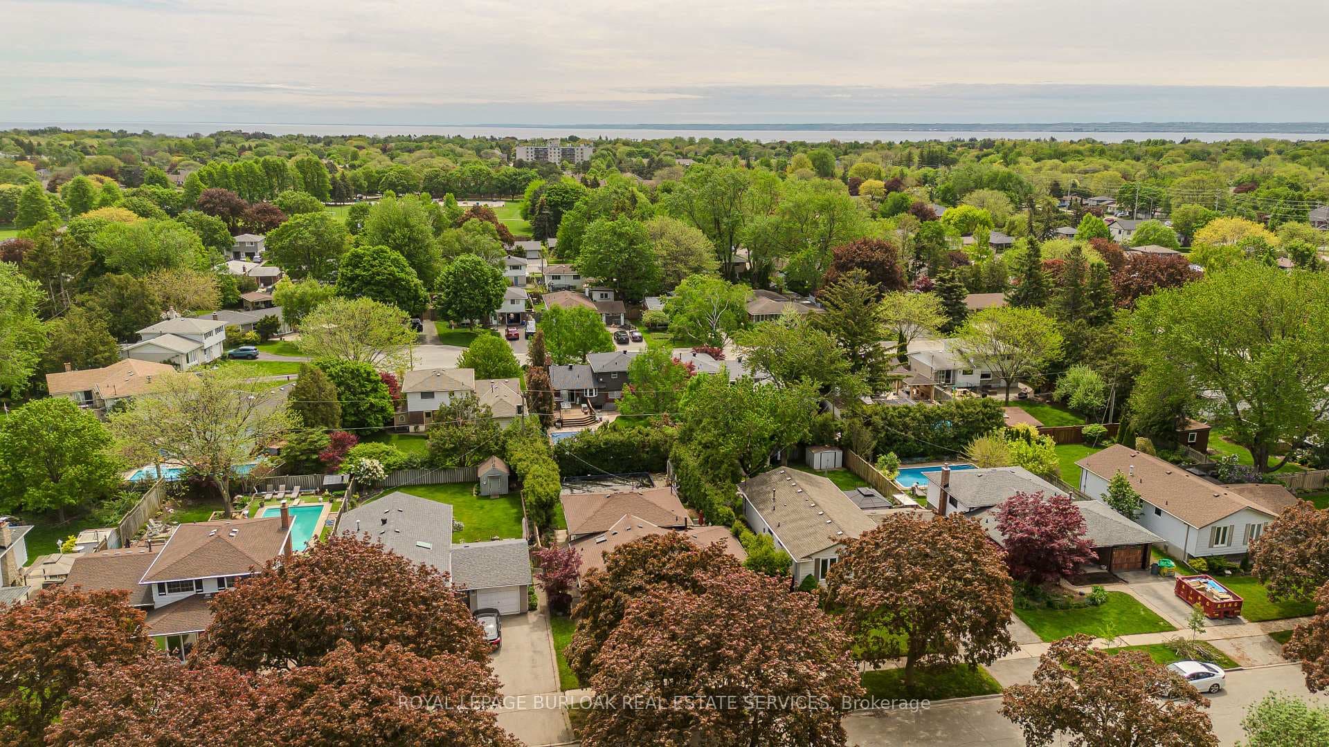 643 Artreva Crescent - Detached photo 2 of 26 in Burlington, Ontario