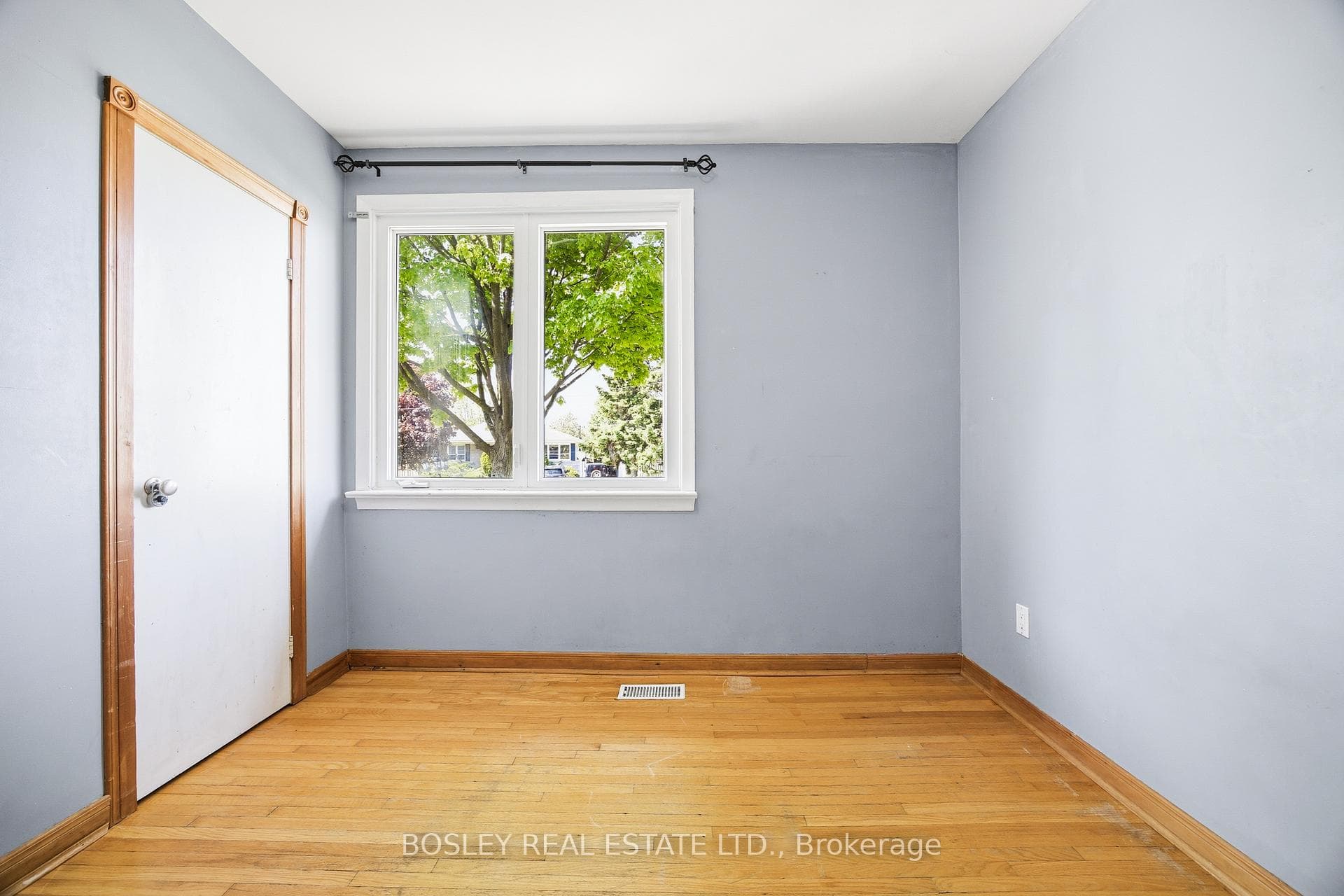 532 Sandmere Place - Detached photo 11 of 33 in Oakville, Ontario