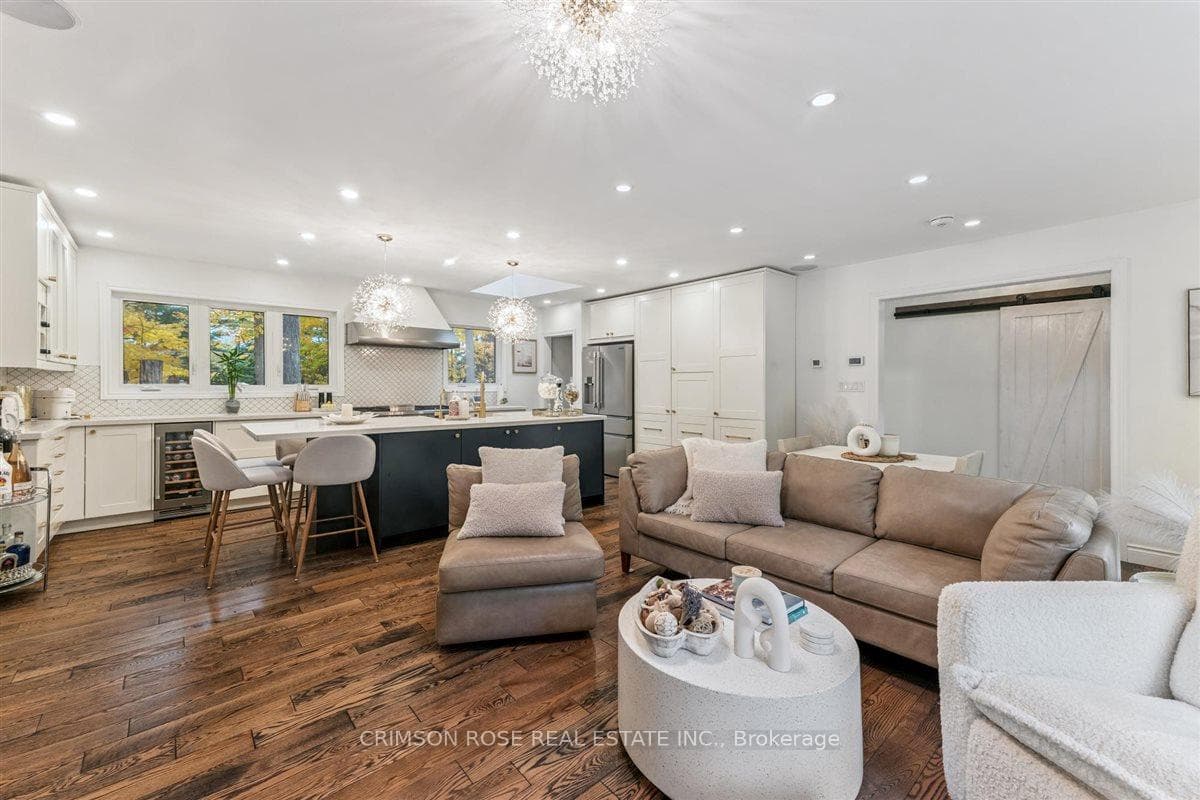 89 Holyrood Avenue - Detached photo 7 of 34 in Oakville, Ontario